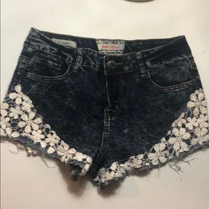 Hot Kiss lace floral shorts Size 5